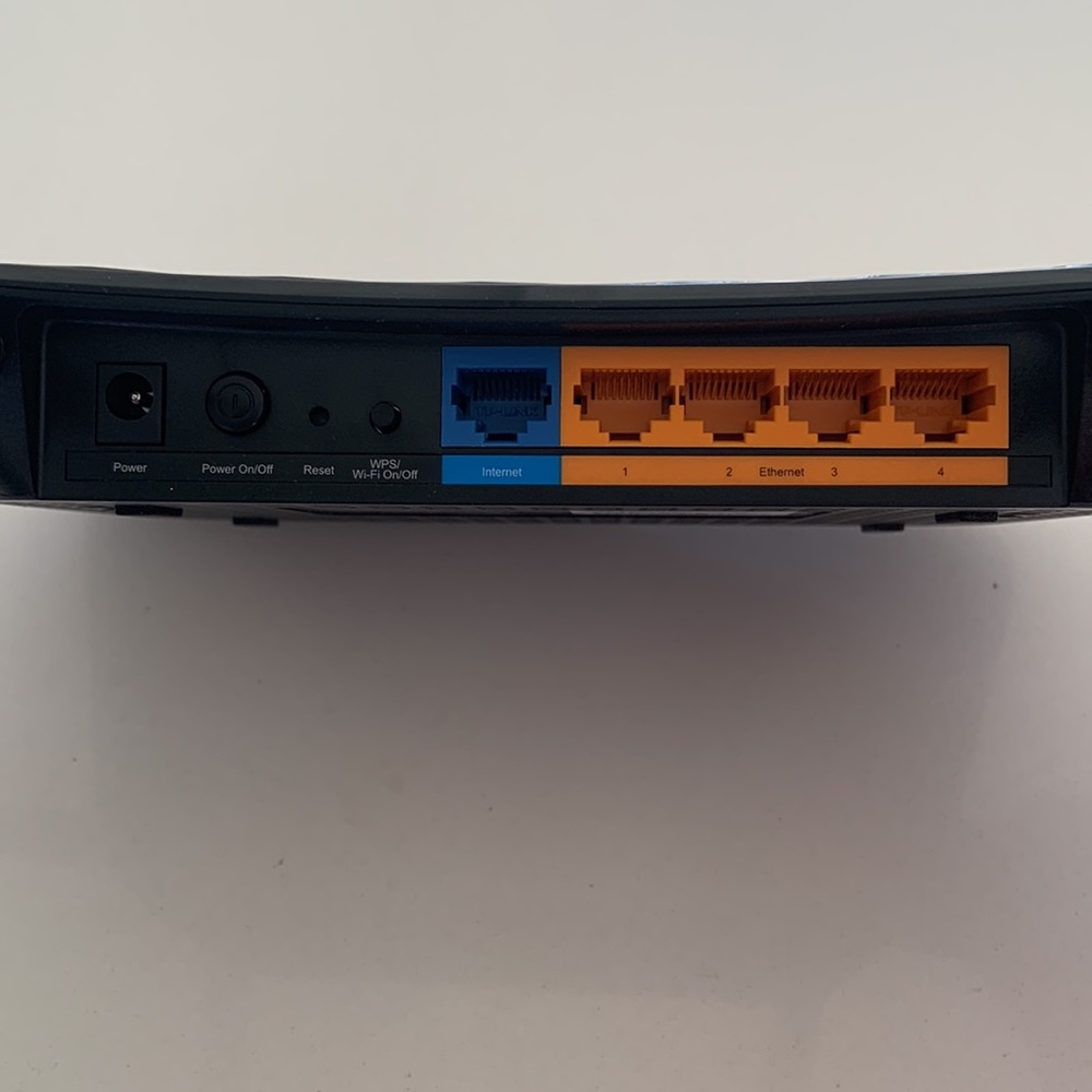 TP-Link AC1200 Gigabit WiFi Router - Picture 2 of 3